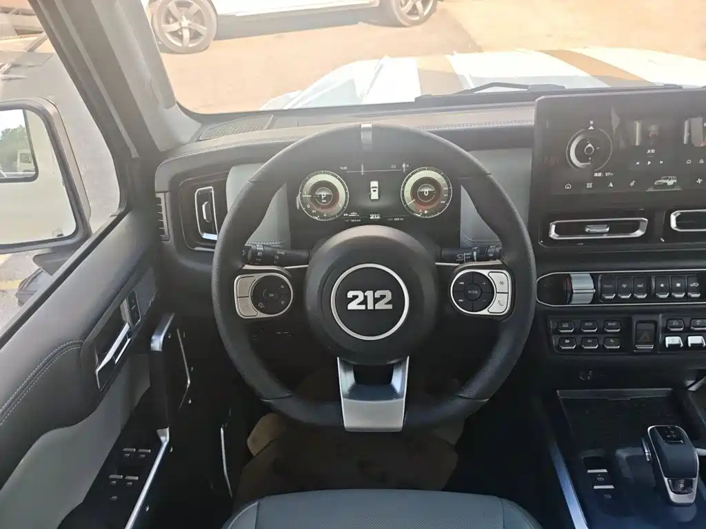 212 212 T01 — миниатюра 15