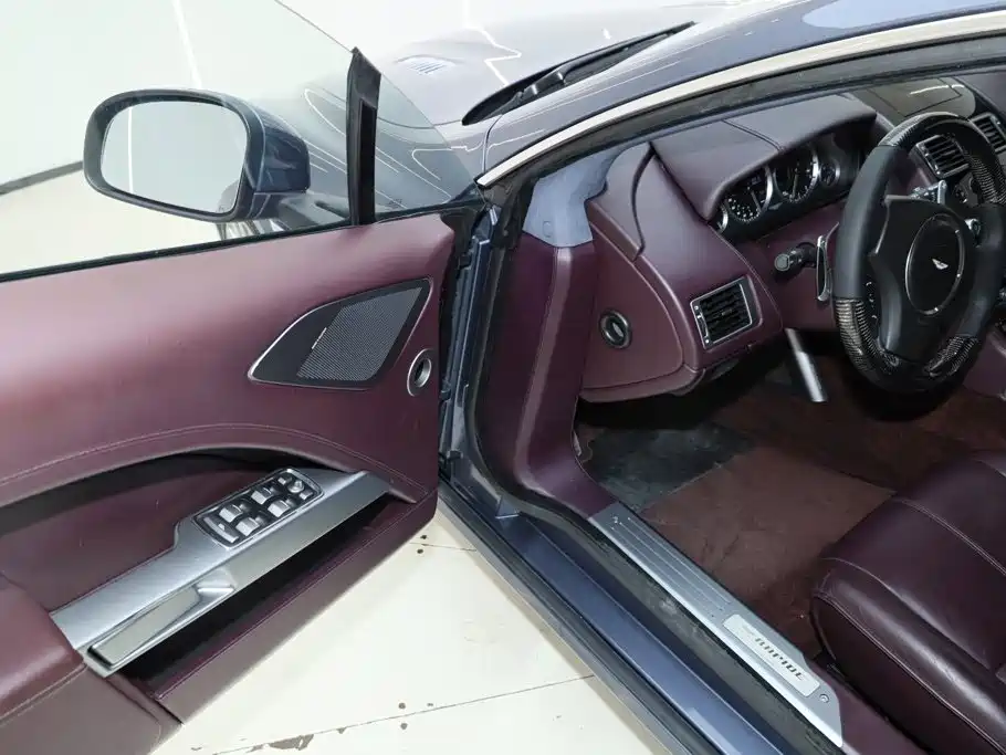 Aston Martin Rapide — миниатюра 9