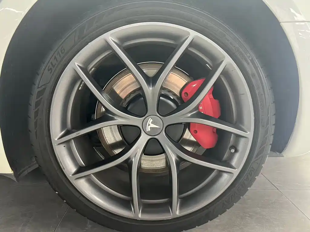 Tesla Model 3 — миниатюра 9