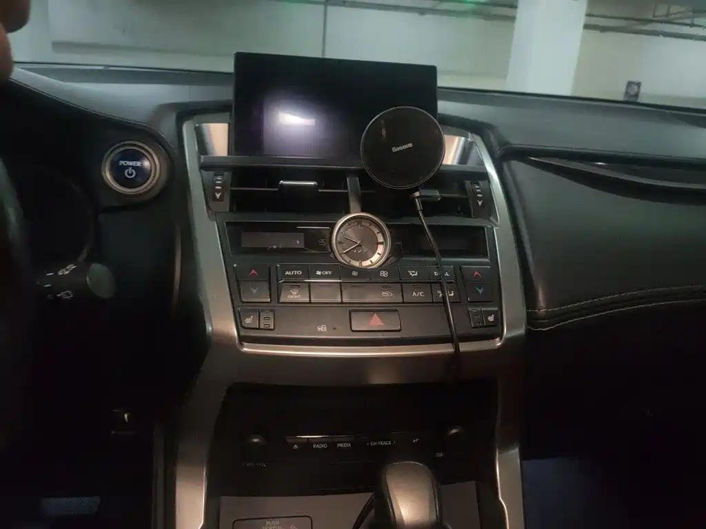 Lexus NX — миниатюра 6