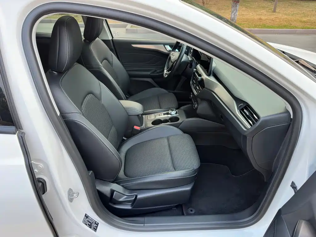 Ford Focus — миниатюра 20
