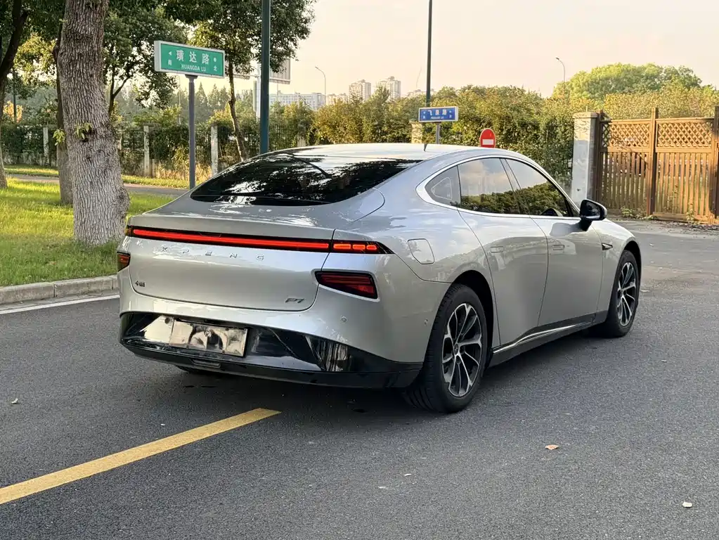 XPeng P7 — миниатюра 4