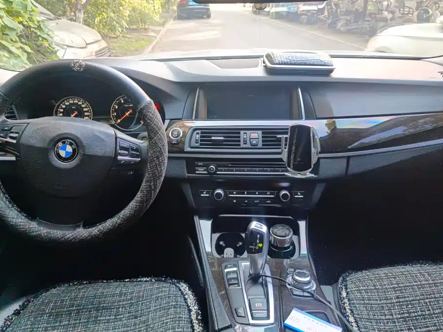 BMW 5 Series — миниатюра 12