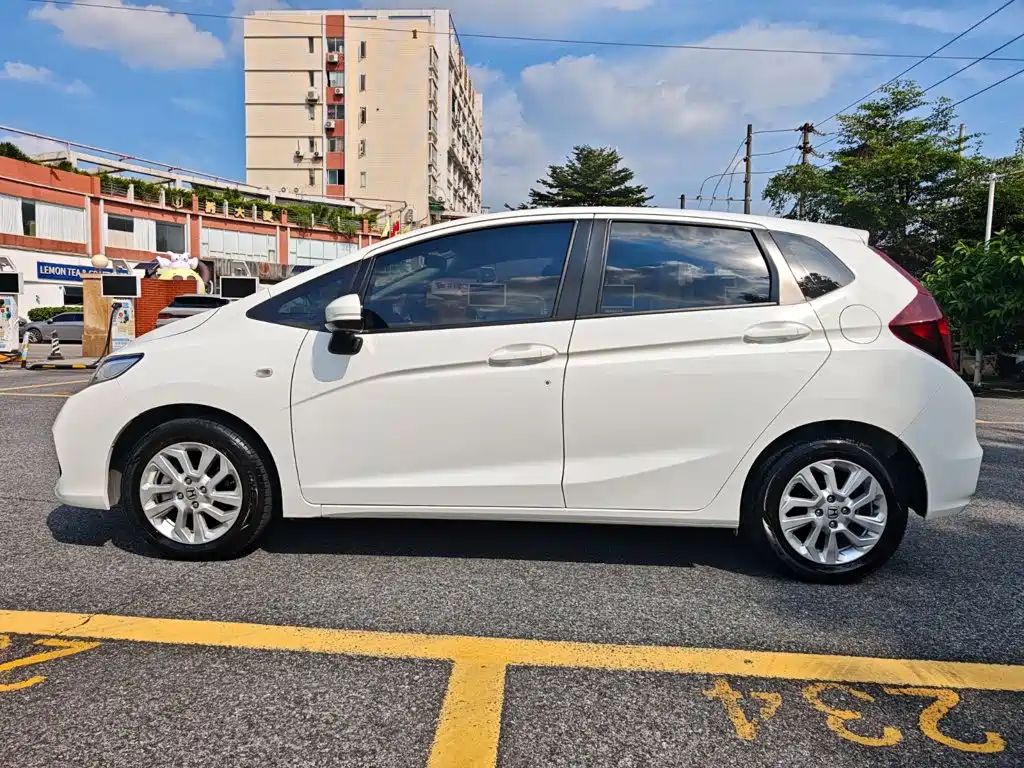 Honda Fit — миниатюра 8