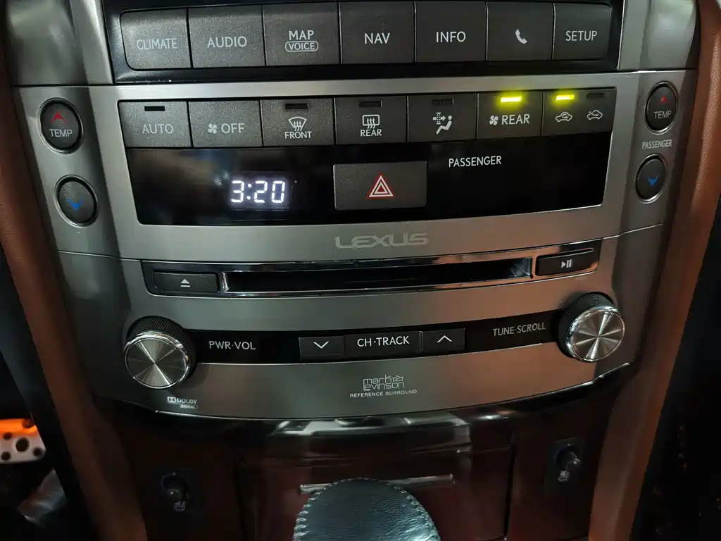 Lexus LX — миниатюра 13