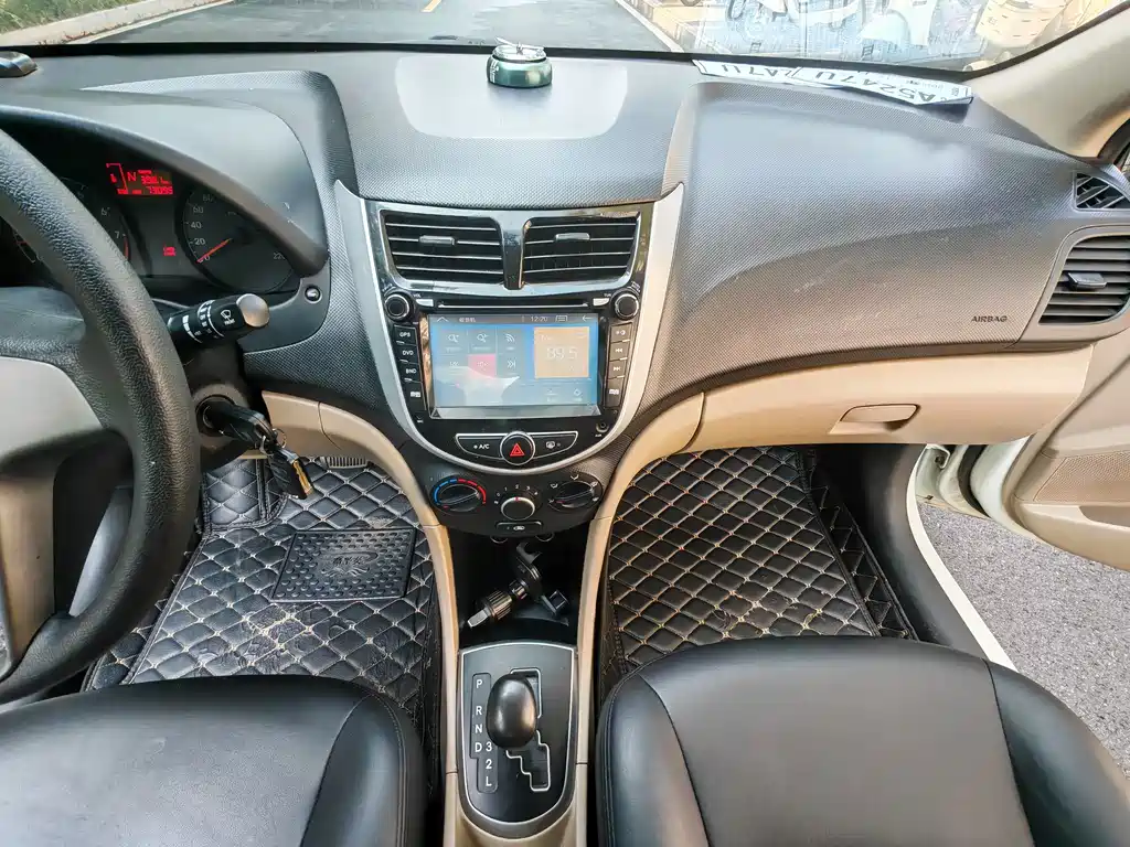 Hyundai Verna — миниатюра 13
