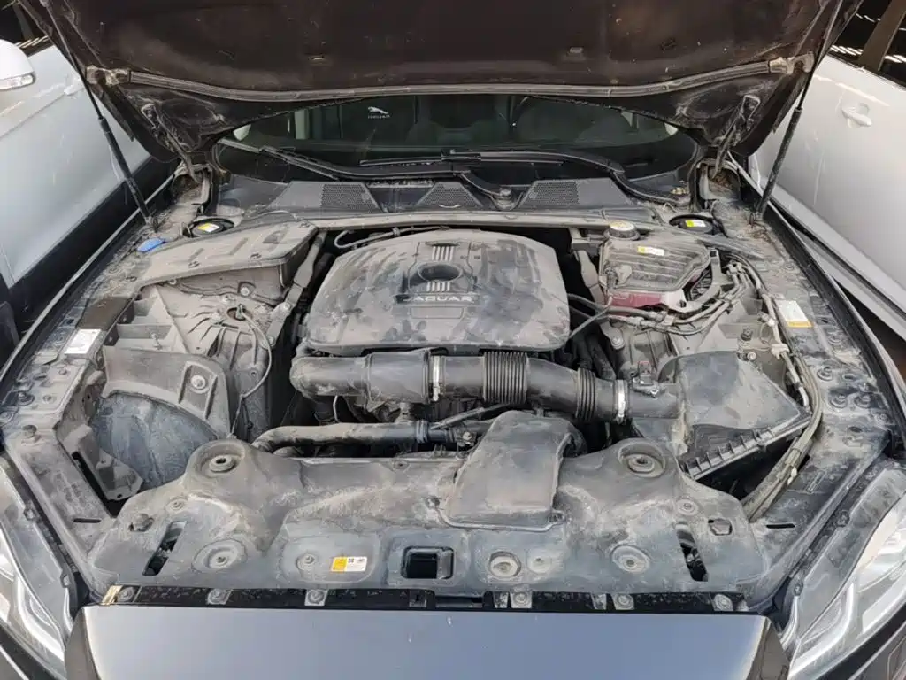 Jaguar XJ — миниатюра 20