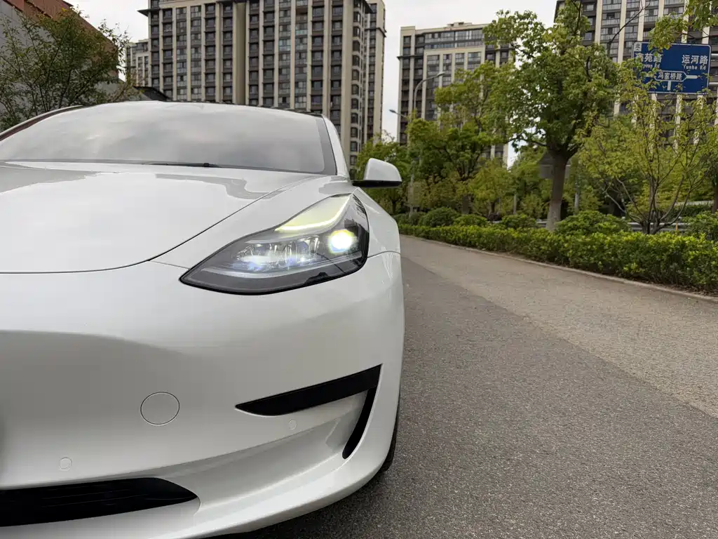 Tesla Model 3 — миниатюра 8