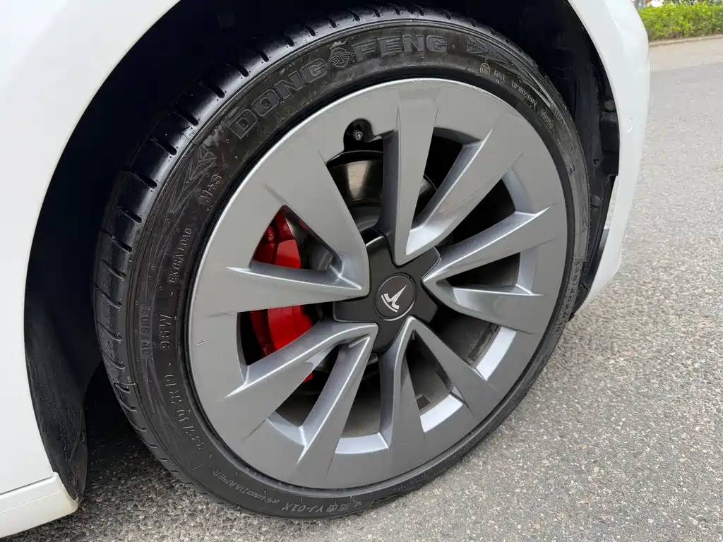 Tesla Model 3 — миниатюра 10