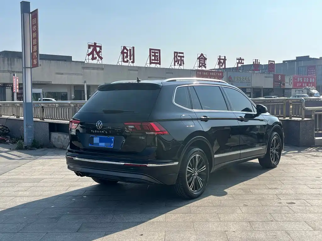 VOLKSWAGEN TIGUAN L