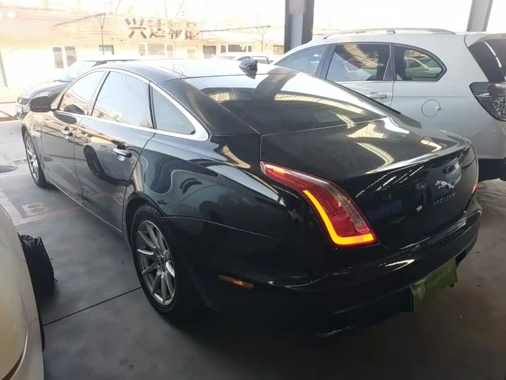 Jaguar XJ — миниатюра 5
