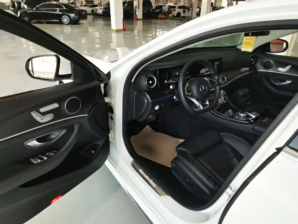Mercedes-Benz E-Class — миниатюра 16