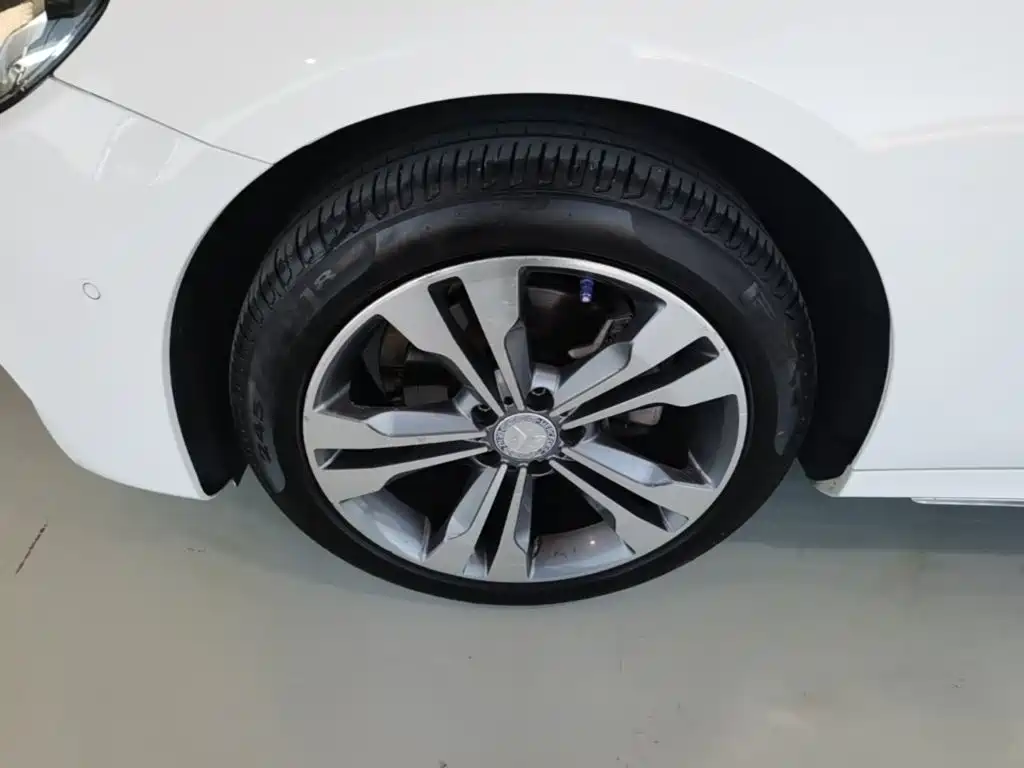 Mercedes-Benz E-Class — миниатюра 23