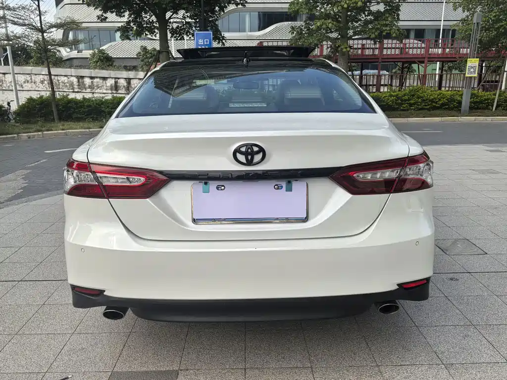 Toyota Camry — миниатюра 4