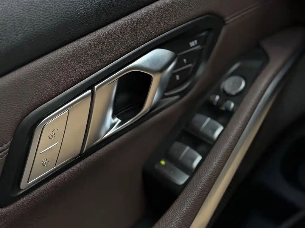 BMW 3 Series — миниатюра 11