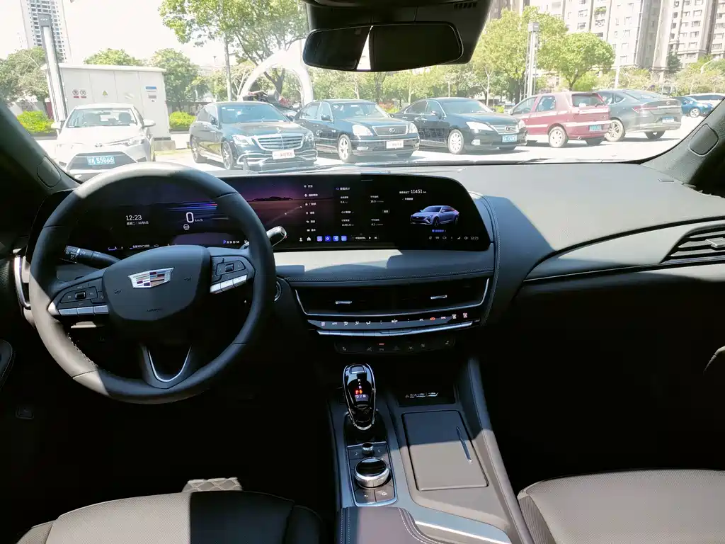 Cadillac CT5 — миниатюра 23