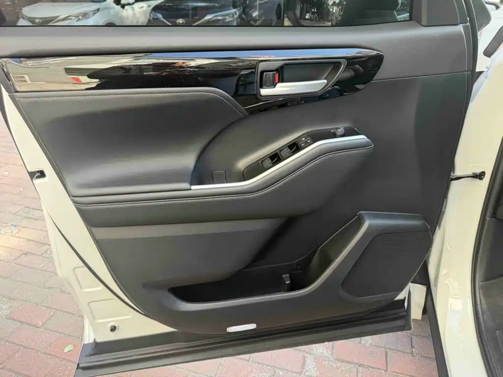 Toyota Highlander — миниатюра 23