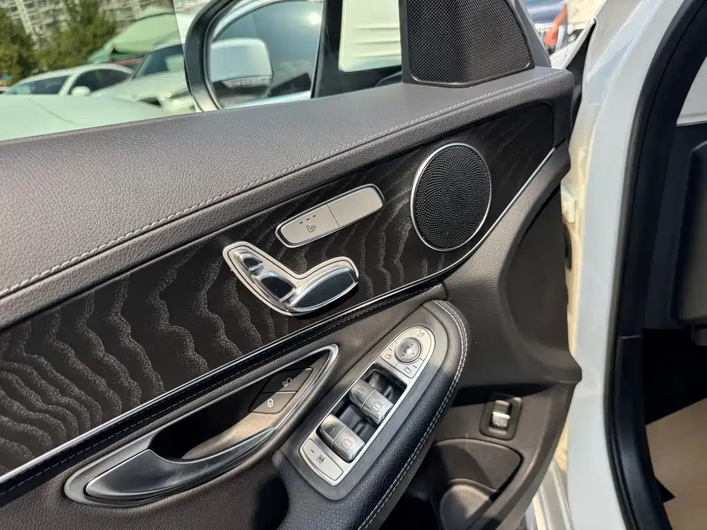 Mercedes-Benz C-Class — миниатюра 4