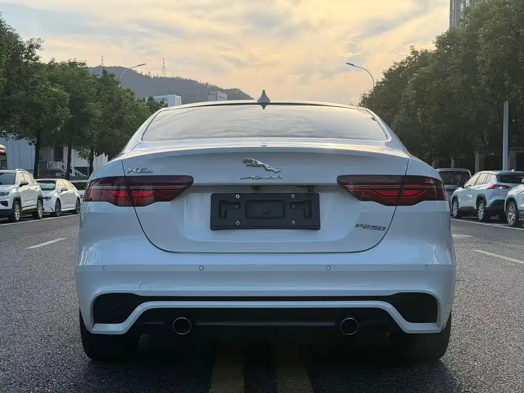 Jaguar XEL — миниатюра 5