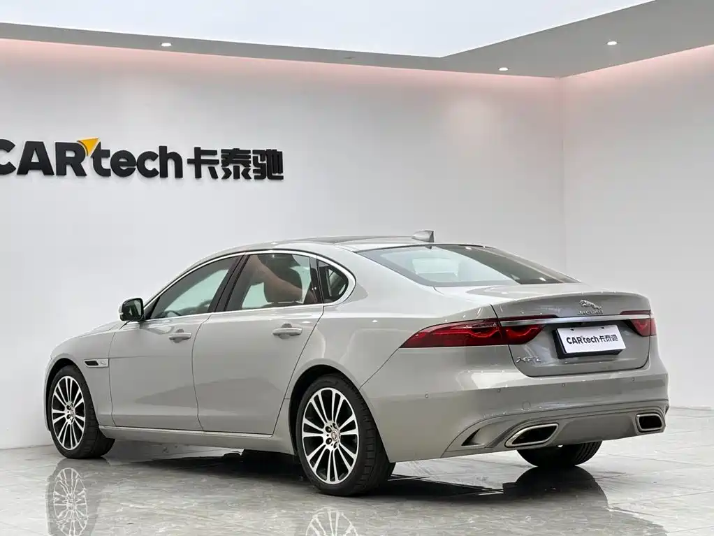 Jaguar XFL — миниатюра 3