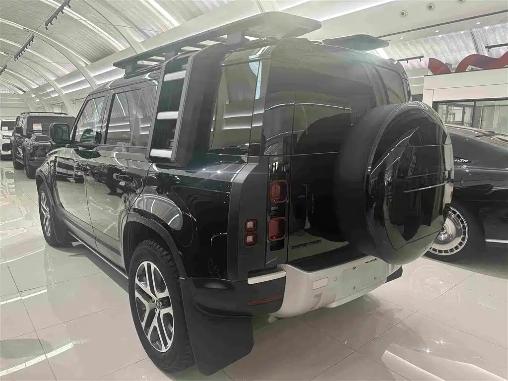 Land Rover Defender 2024 — фото 18