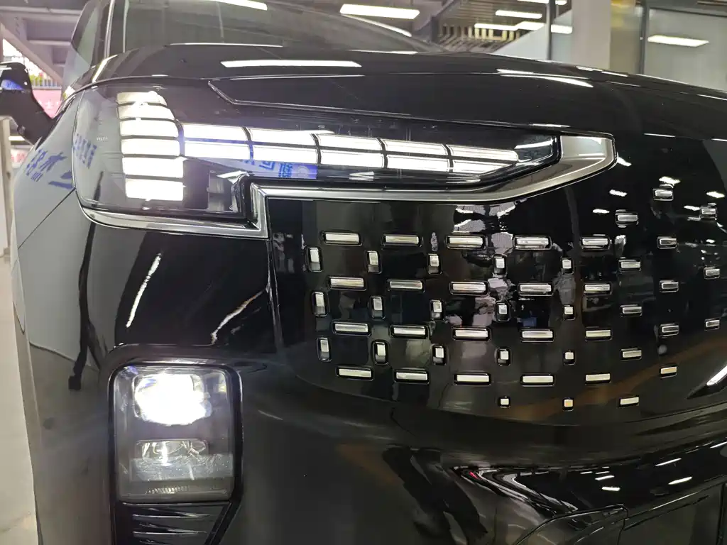 Volvo EM90 — миниатюра 12