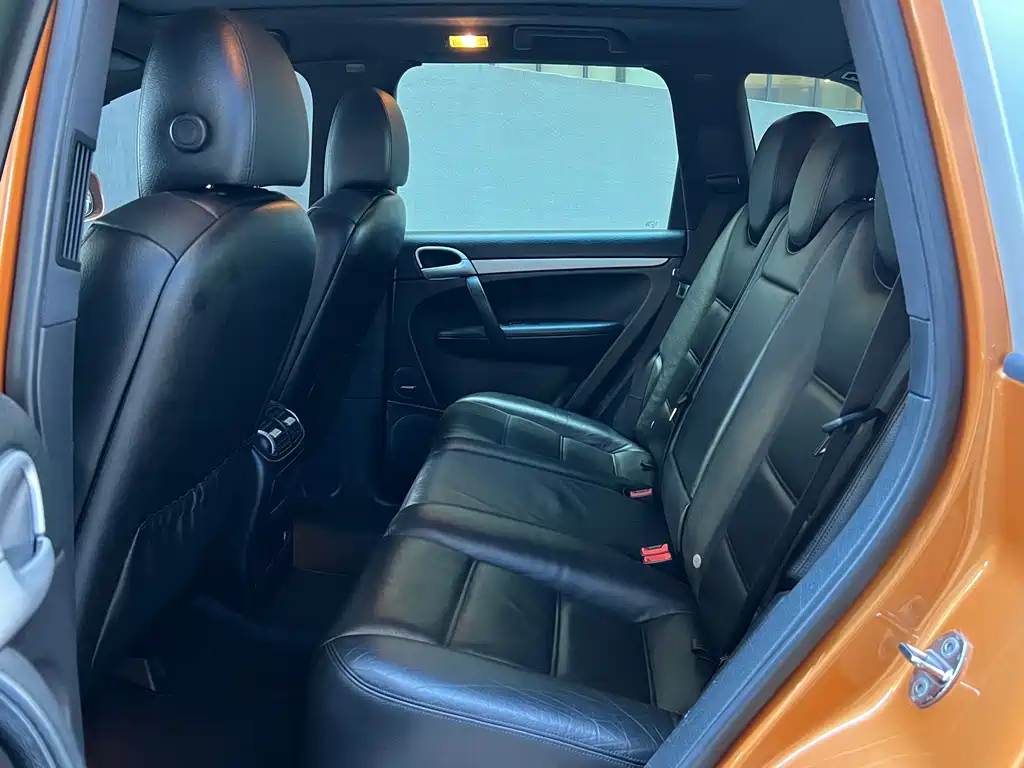 Porsche Cayenne — миниатюра 8