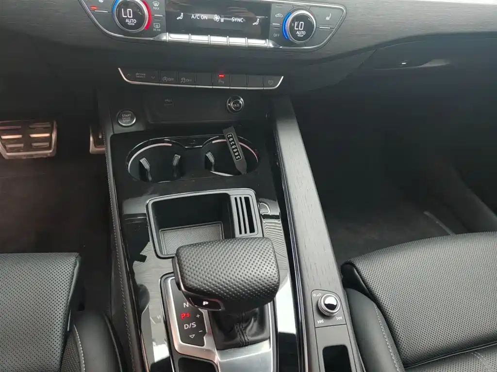 Audi A4L 2024 40 TFSI Luxury