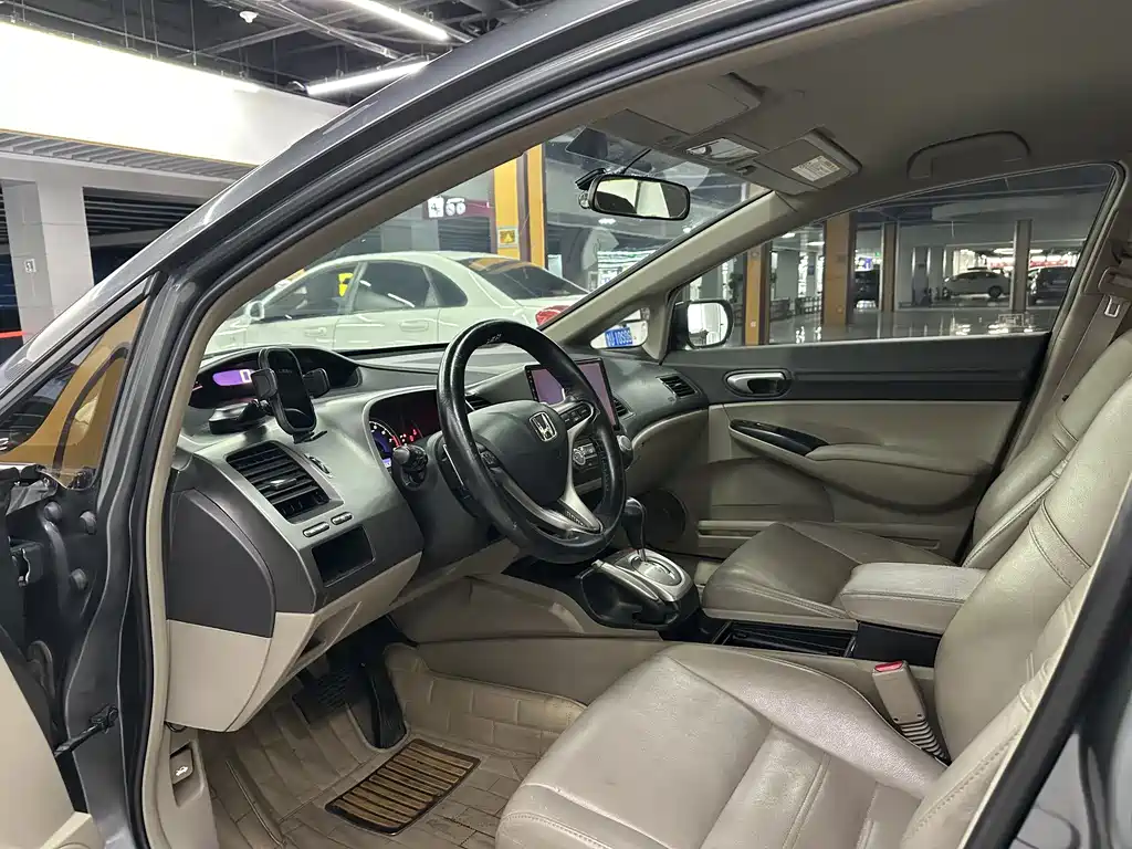 Honda Civic — миниатюра 7