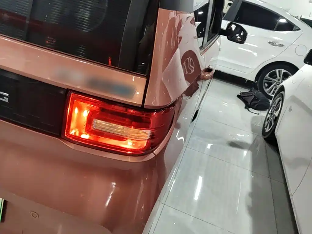 Wuling MINIEV — миниатюра 8