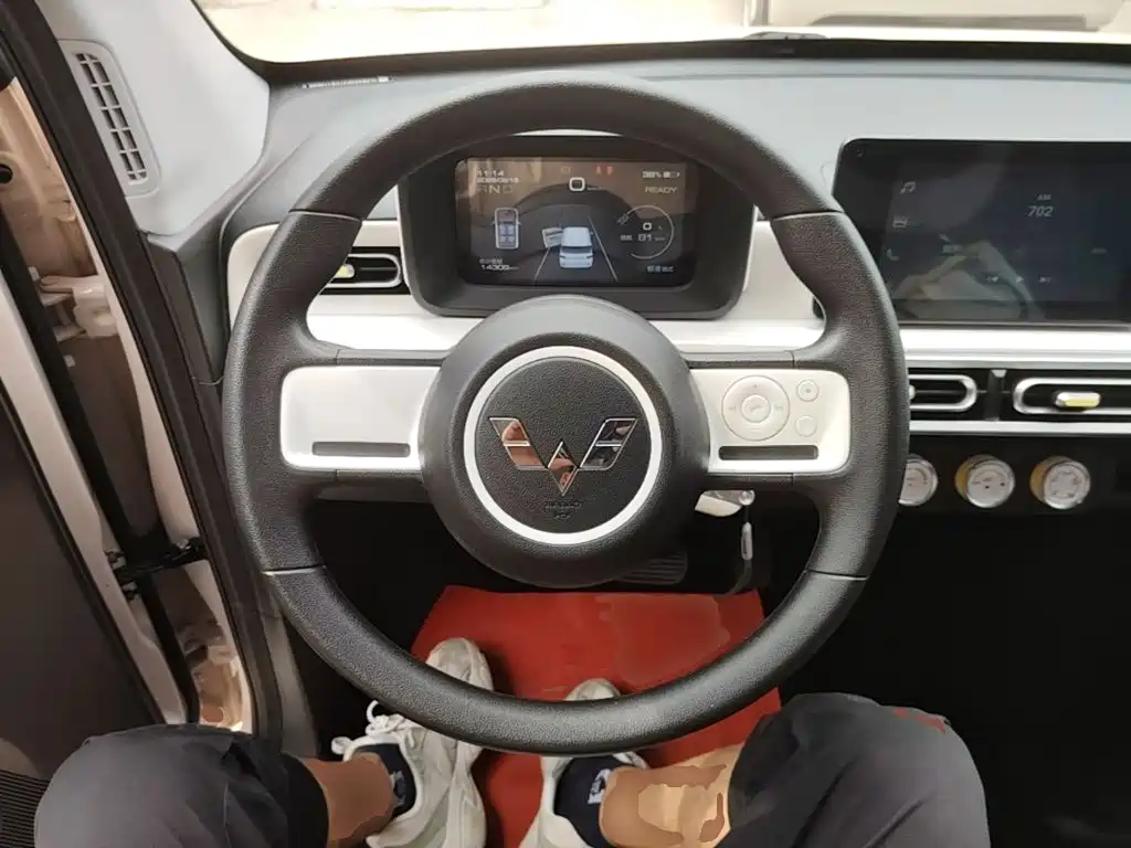 Wuling MINIEV — миниатюра 11