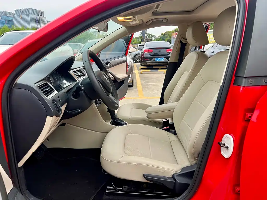 Skoda Rapid Spaceback — миниатюра 4