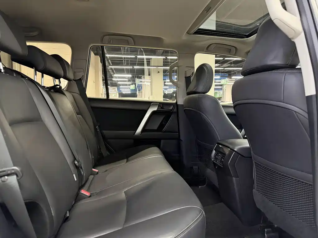 Toyota Land Cruiser Prado 2014 2.7L AT Standard
