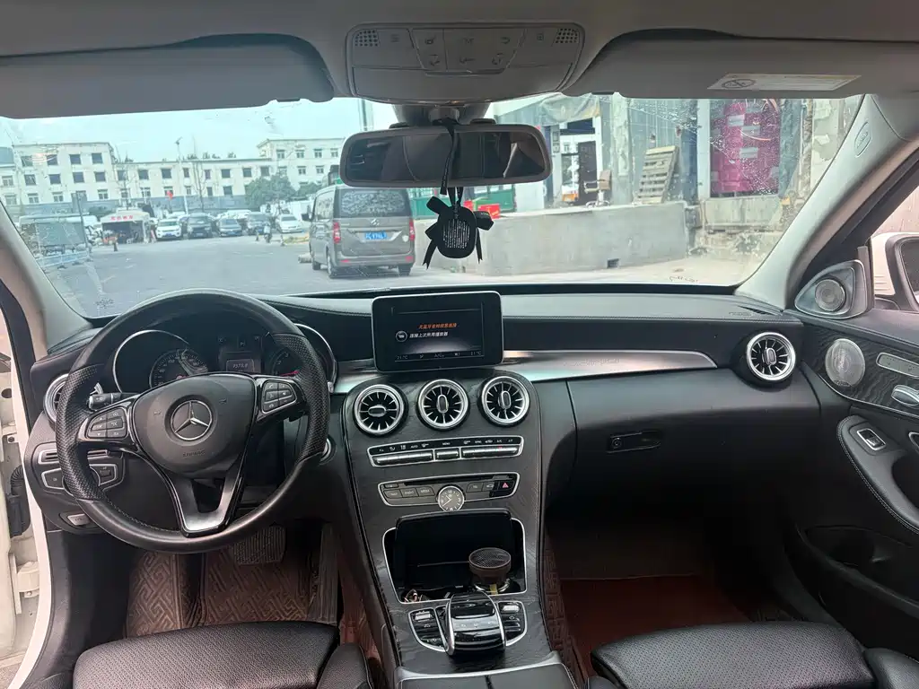 Mercedes-Benz C-Class — миниатюра 7