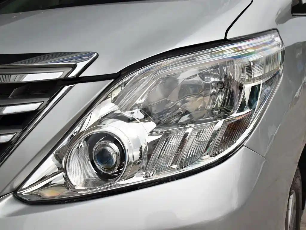 Toyota Alphard — миниатюра 15