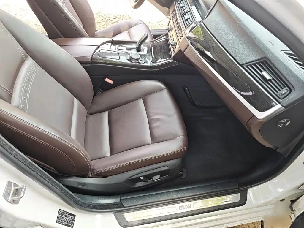 BMW 5 Series — миниатюра 16