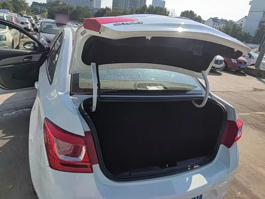 Chevrolet Cruze — миниатюра 17