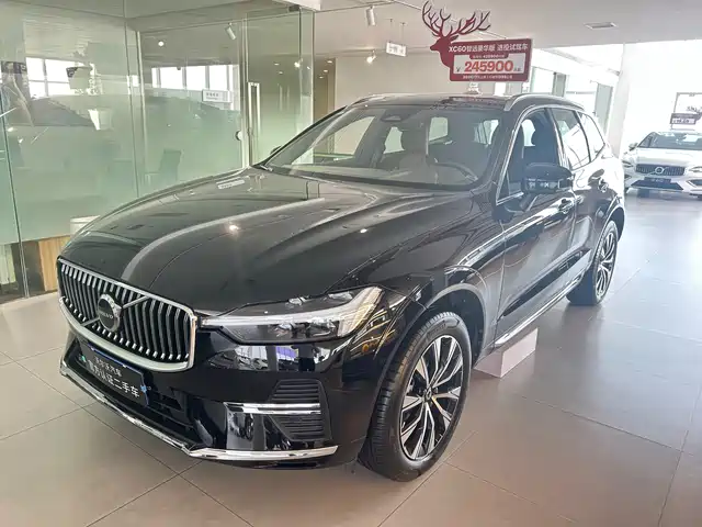 VOLVO XC60 2024