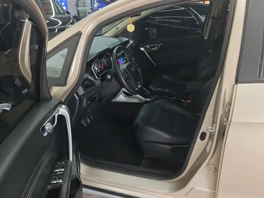 Geely Vision X3 — миниатюра 9