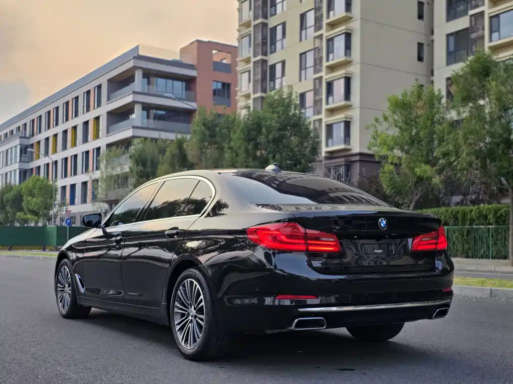 BMW 5 Series — миниатюра 30