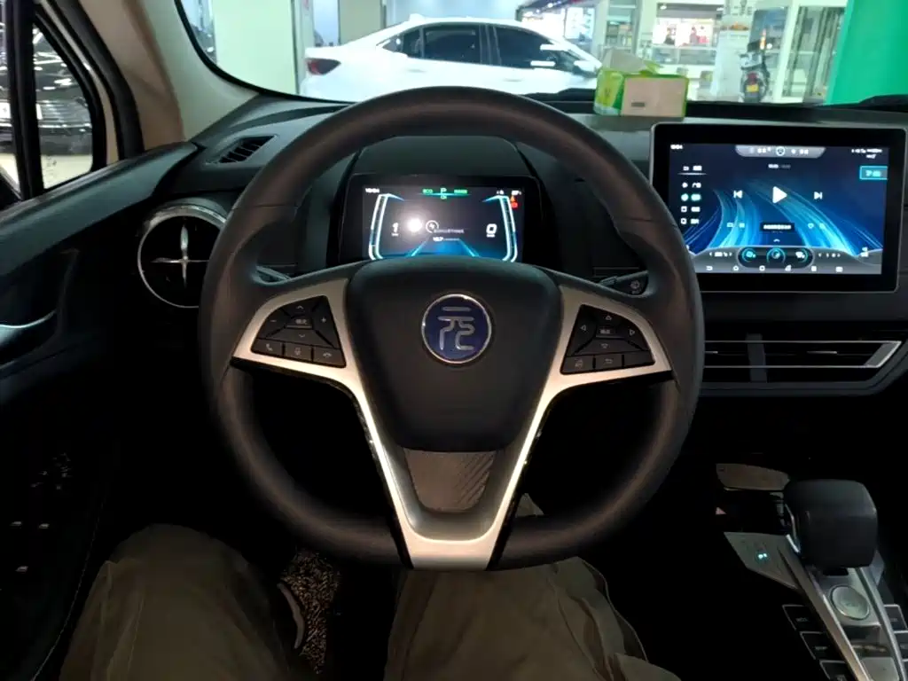 BYD Yuan EV — миниатюра 11