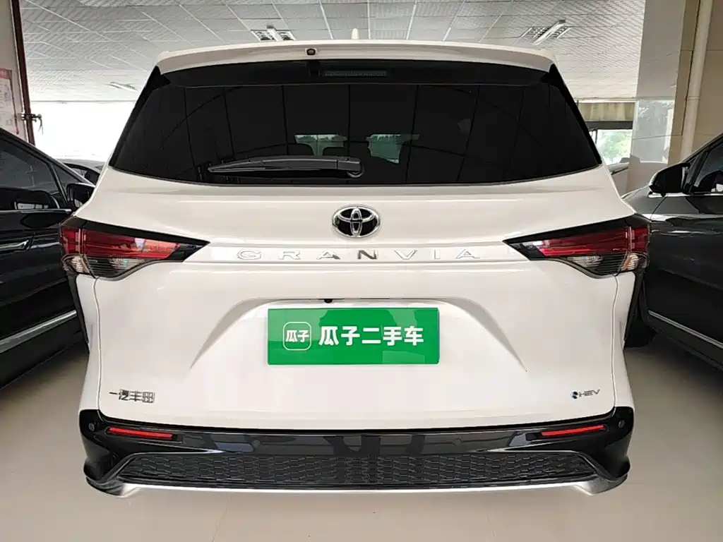 Toyota Granvia — миниатюра 6