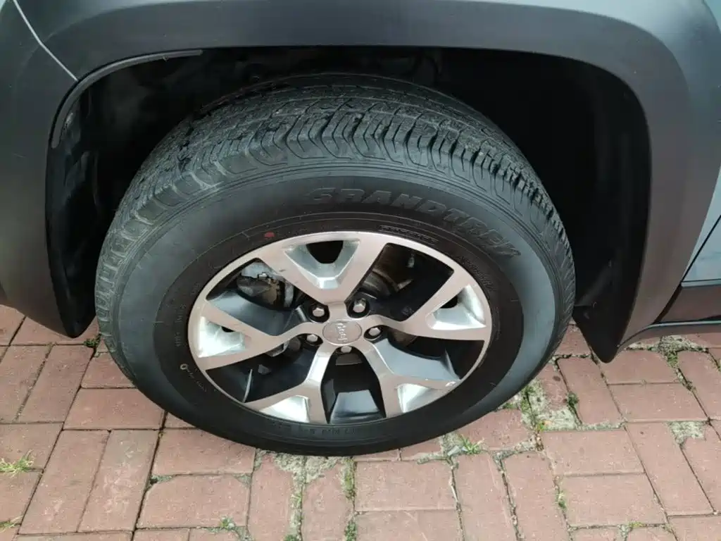 Jeep Cherokee (Import) — миниатюра 23