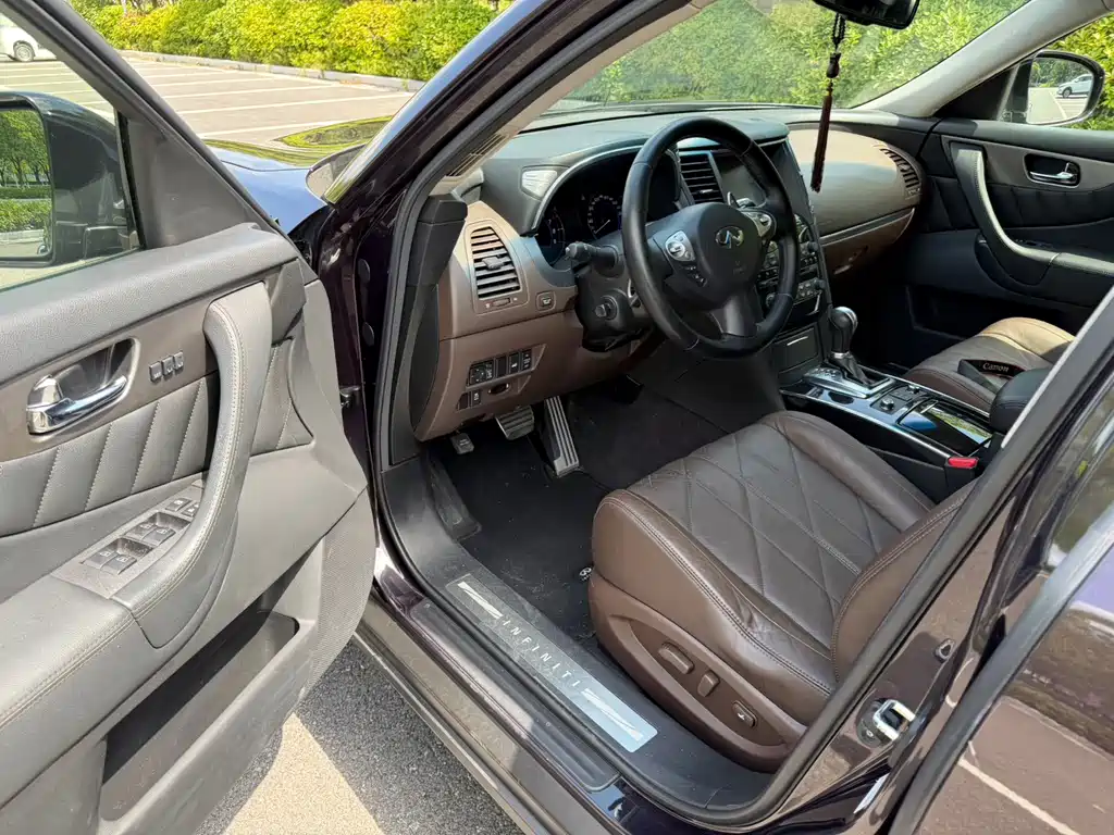 Infiniti QX70 — миниатюра 8