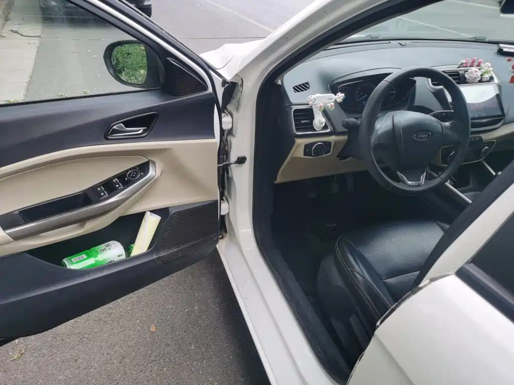 Ford Escort — миниатюра 12