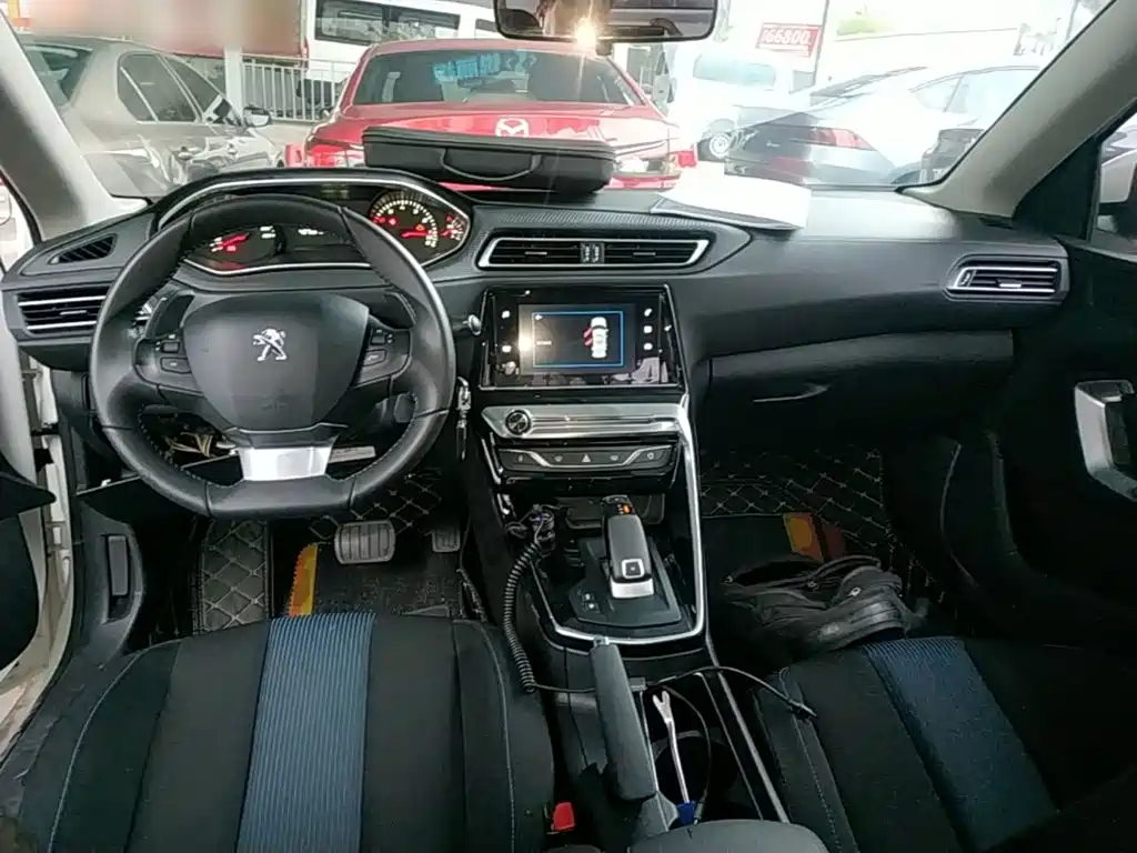 Peugeot 308 — миниатюра 10