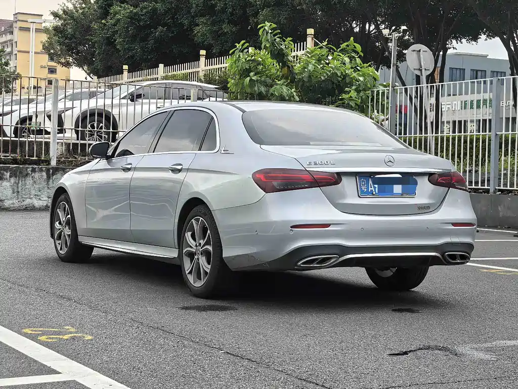 Mercedes-Benz E-Class — миниатюра 5