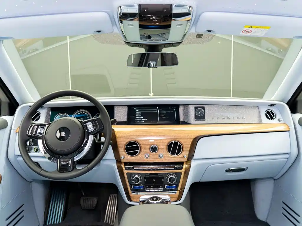 Rolls-Royce Phantom — миниатюра 26