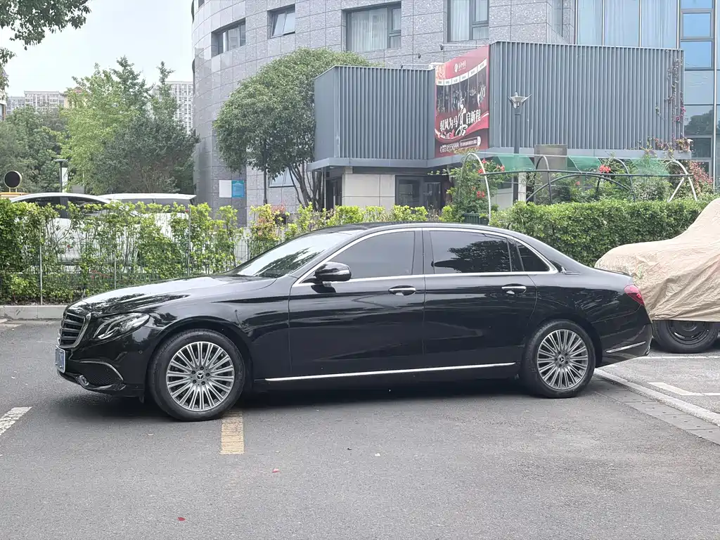 Mercedes-Benz E-Class — миниатюра 4