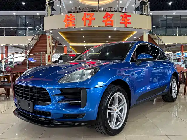 PORSCHE MACAN